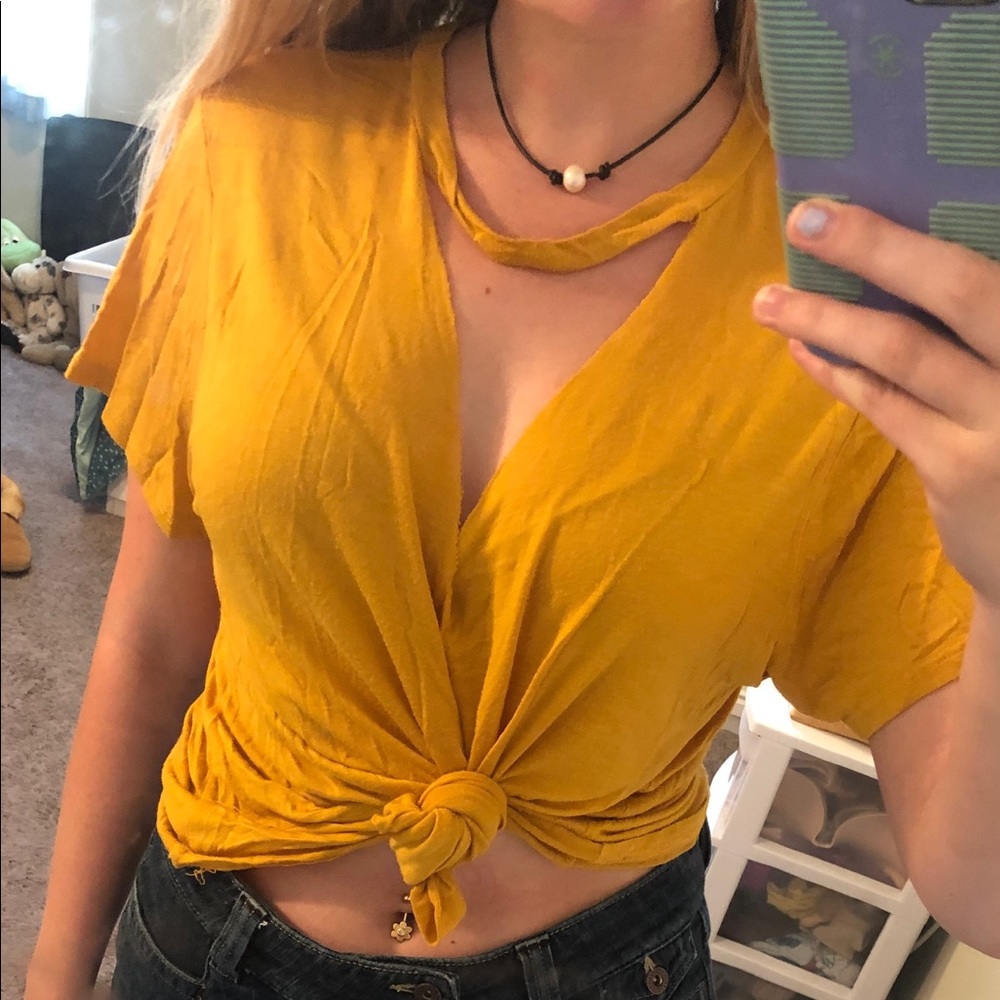 Yellow short sleeve tee with V neck cutout